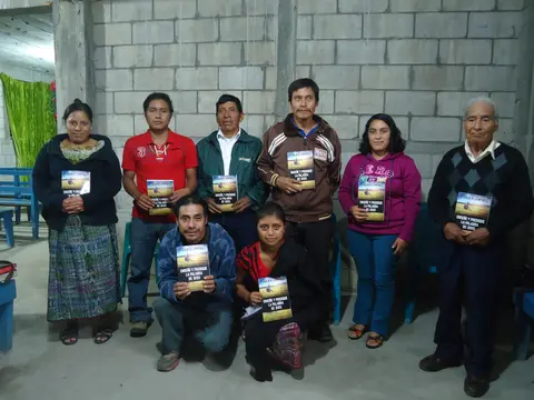 Uꞌjbꞌil kye chꞌuq nimil te Cheꞌw te Belén/Material a los hermanos de la iglesia Estrella de Belén.